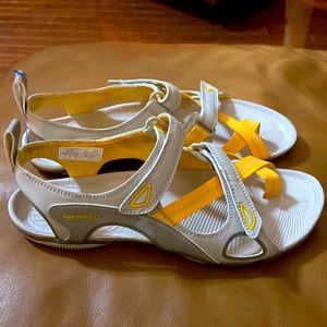 Womens yellow and grey Merrell sandals with strap adjust . Size 8